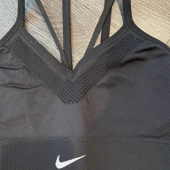 2 for $18 ๐ฆพ Nike Dri Fit Sports Bra - Picture 3 of 6